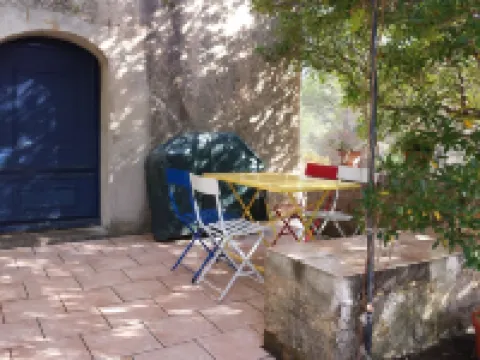 Provencal cottage surrounded by olive trees for lovers of calm and nature. Hotéis em Ceyreste