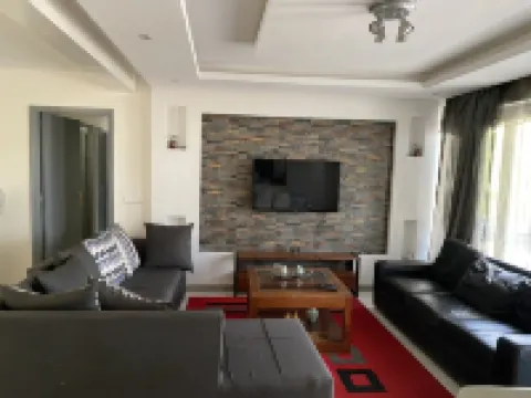 Apartment in Mermoz, recently renovated. Daily cleaning included.