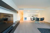 [Lakefront Apartment]