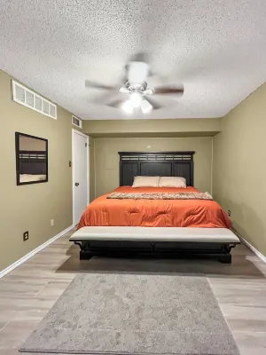 Condo near Dickeys arena & Will Rogers Memorial Center with Pool Hot tub access