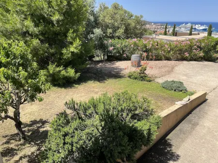 Superb air-conditioned villa with private pool and breathtaking sea/mountain views Отели в г. Проприано