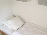 Beautiful and comfortably furnished chalet 400 meters from the beach of Petten. Hotels in Petten