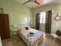 Relaxing Spacious Penthouse. Pool & deck w/panoramic view, 5 minutes to town!