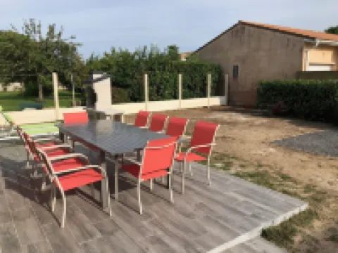 Villa of 125 m², Air conditioning, 4 bedrooms, sleeps 10, terrace, garden ... Hotels in Gujan-Mestras