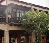 Nice property a few steps from everything (Hacienda Campo Rico,beach,museum)