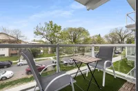 New Modern Condo | Steps from Rogers Place and Macewan University!