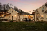 Luxury house, 150 metres from beach, with billiards and football Hotels in Borrby