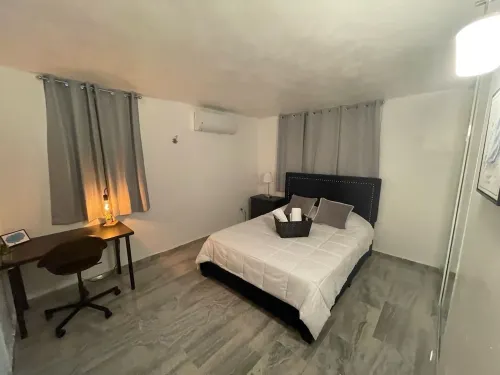 ! 8 minutes from the beach and tourist sites! Comfortable and central house.