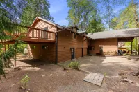 Huge Mountain Chalet - Gourmet Chefs Kitchen - Pool - One Block From Sandy River Hotels in der Nähe von Mount Hood National Forest