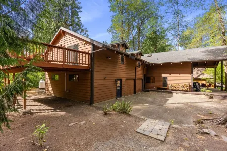 Huge Mountain Chalet - Gourmet Chefs Kitchen - Pool - One Block From Sandy River