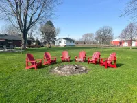 Situated Between 2 Wineries In The Heart of Wine Country. Minutes From The Beach Canadian Transportation Museum & Heritage Village 주변 호텔