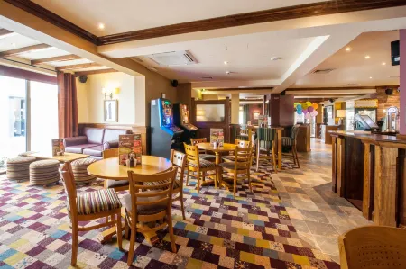 Premier Inn Stoke-On-Trent (Hanley) Отели рядом с достопримечательностью «Трентам Гарденс»