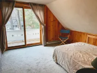 Winni Chalet w/ lake, beach, & boat launch access