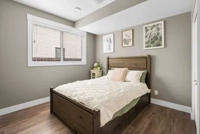 Cozy, Convienently Located Suite in the Okanagan 딜워쓰 사커 공원 주변 호텔