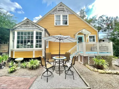 1918 Downtown Cary w/ 4BR+3BA ~ walk 2 new park shops breweries & restaurants!