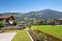 'Lottis Dahuam' Centrally Located Vacation Apartment in Fügen, with Garden & Sauna - Wifi