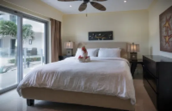 Magnificent Luxury True Beachfront Condo Unbeatable Commodities  - 3 Br / 3.5 B