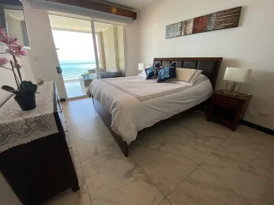 Beach Front - Spectacular Ocean Views!