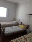 Casa com Piscina, 3 Qtos, Cabe 10 Pessoas. Próximo ao Shopping Campo Grande