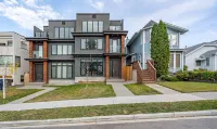 Downtown Luxury with Fast Wi-Fi & Amazing Kitchen! Hotels in Southwest Calgary