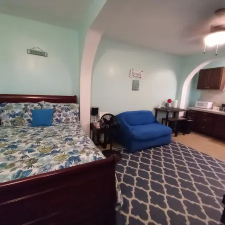 Beautiful Apartment w- gorgeous expansive views, beautiful fruit trees & gardens