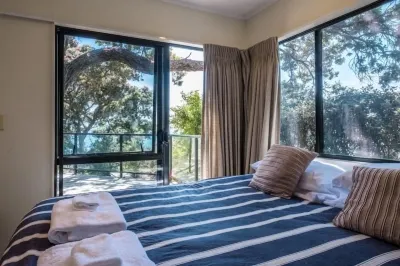 Waiheke Beach Villa Oneroa Отели в г. Онероа