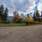 Family friendly 2 bdrm/ 3 bed  home mins from sandy beaches and downtown Nelson!