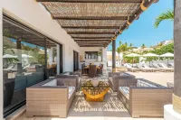 Steps to Beach: 4Br Luxe Villa+Pool+Maid+Concierge+Health Club+Spa