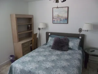 Idyllic Tropical Paradise Overlooking the Fabulous Florida Bay. Founders Park Soccer Fields附近的飯店