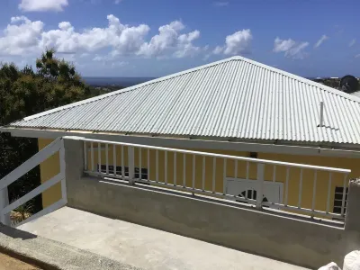 Affordable Solar powered 2-Bedroom Haven with Washer/Dryer, near Red Hook! Hotels in 