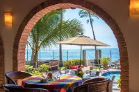 7 bdrm Classic Hacienda on Puerto Vallarta´s best swimming beach, sleeps 24.