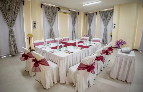 紫花卡拉科爾酒店