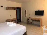 Cottage in the Chavantes Dam, w / beach, pool, boat ramp, island Hotels in Carlopolis