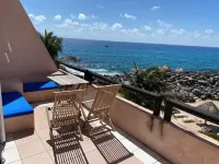 Beachfront Condo at Club de Yates 푸에르토아벤트라스 호텔