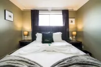 Vibrant Escapade Bright and spacious one bedroom min to NAIT Great for students Hotels near Londonderry Mall