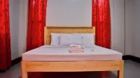Juvy's Beach House - Entire top floor of exclusive villa just by the beach