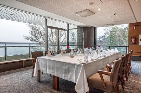 Hilton Helsinki Kalastajatorppa Отели рядом с достопримечательностью «Isonneva Playground»