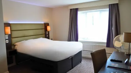 Charter Hotel Bournemouth Отели в г. Ферндаун