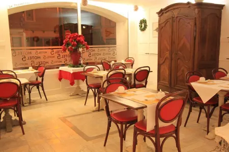 Hotel le 5 Отели в г. Мартигес