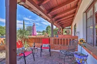 Modern Green Valley Condo - Near National Park! - parking