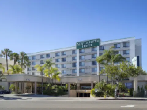 โรงแรมนิวการ์เดนา โรงแรมในกาดินา