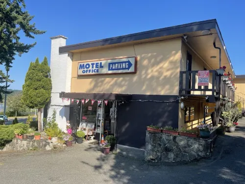 Holiday House Motel Hotels in Chemainus