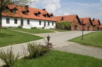 Dwór Kombornia - Folwark Hotels in Krosno
