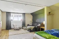HotelBorrby فنادق في Loderup