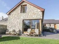 Beudy Bach Hotels in Llangoed