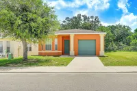 Pet-Friendly Gem with Yard and Pool Access in Sebring