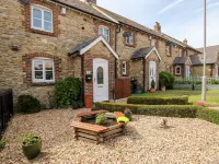 Knapp Cottage Hotels in Fleet