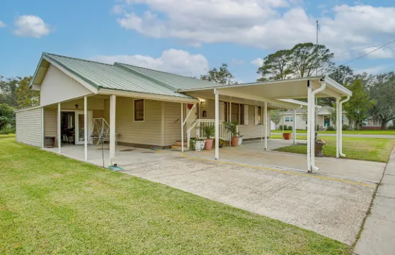 距尼科爾斯州立大學2英里：家帶院子