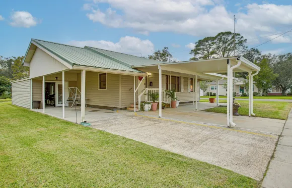 距尼科爾斯州立大學2英里：家帶院子