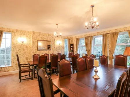 Yardley Manor Отели в г. Скалби